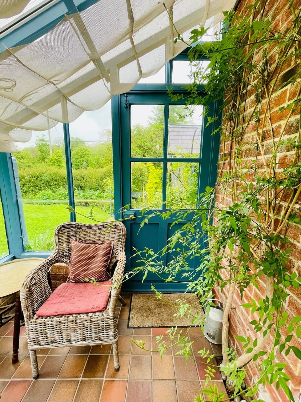 Spacious garden, 3 Bedroom family cottage in Dorset House in North Dorset District