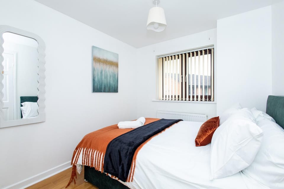 Bed, Bedroom, towels