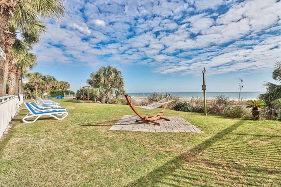 Relaxing Getaway at Camelot Resort! C 1602 Apartment in Myrtle Beach