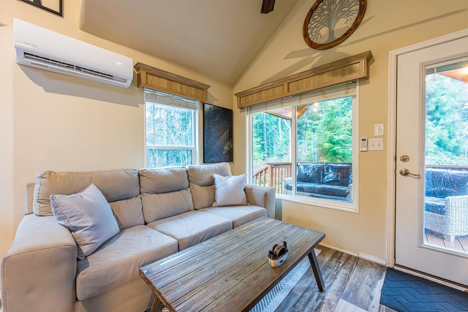 ElkCreek Inn Creekside tiny home Apartment in Forks