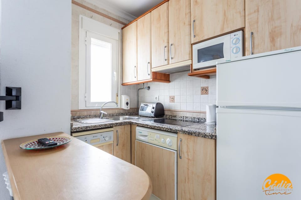 Coffee/tea facilities, Kitchen or kitchenette, dishwasher, microwave, stove, toaster, washing machine, kitchen