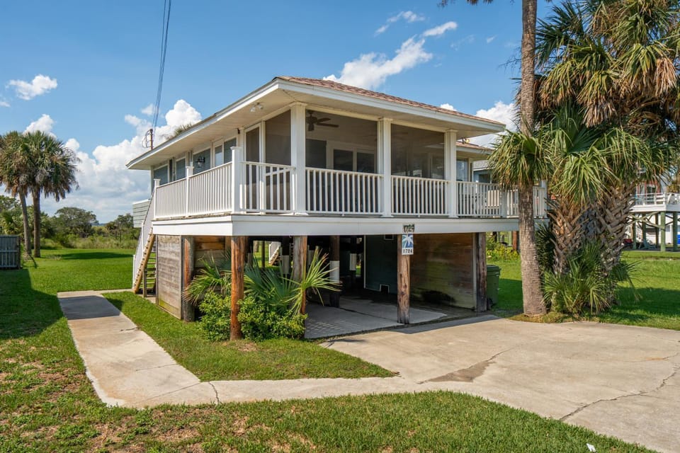 1724 E Ashley - Katie's Cottage in a Quiet Area of the Beach House in James Island