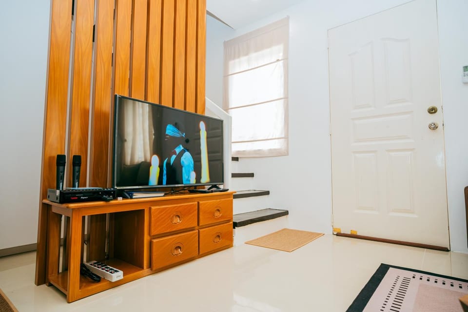 Communal lounge/ TV room, TV and multimedia