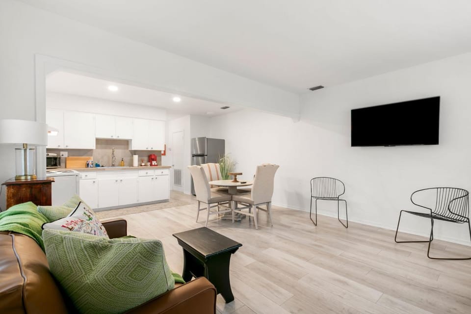 NEW! Bayside Escape - Cozy Hideaway Near Bayshore Beautiful Apartment in Tampa