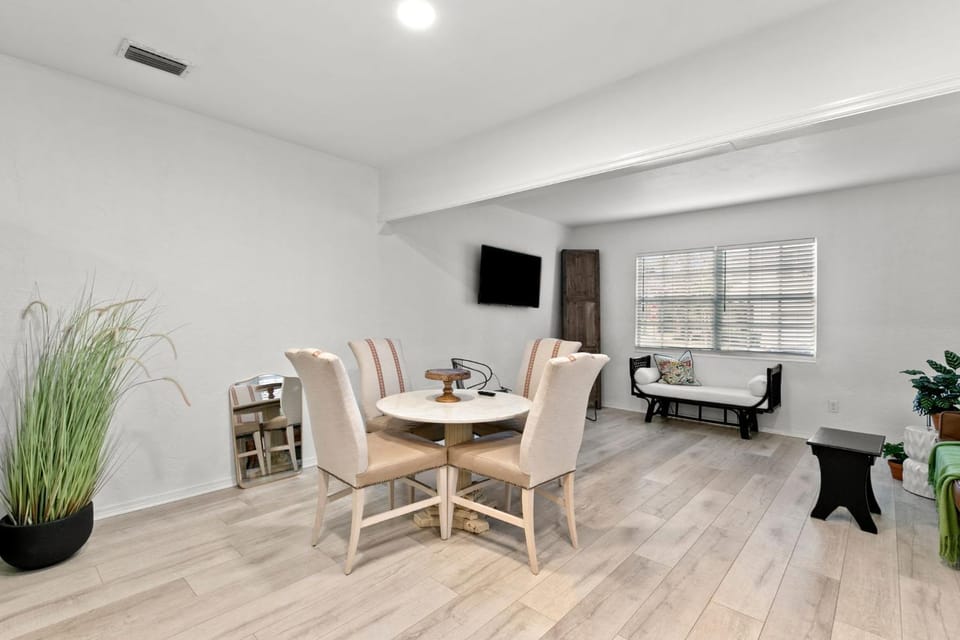 NEW! Bayside Escape - Cozy Hideaway Near Bayshore Beautiful Apartment in Tampa