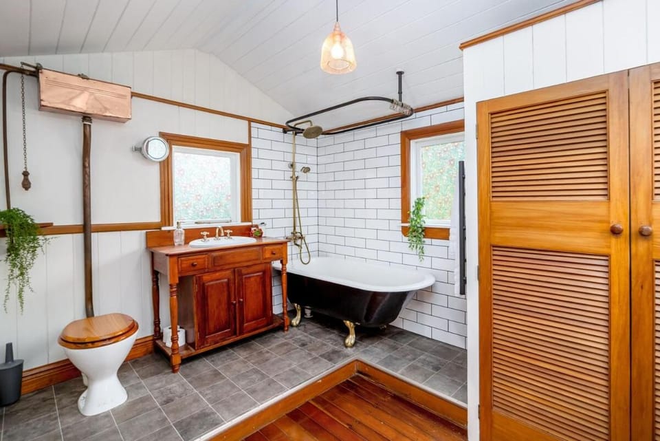 Red Door Cottage on Fox Villa in Wellington Region
