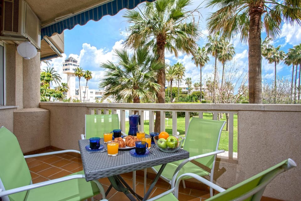 View (from property/room), Balcony/Terrace, Dining area