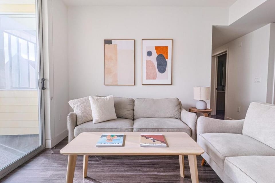 Modern 2BD - 5 min to Santa Monica Pier! Apartment in Santa Monica