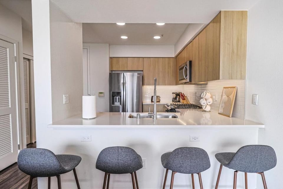 Modern 2BD - 5 min to Santa Monica Pier! Apartment in Santa Monica