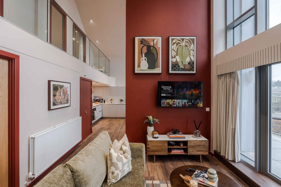 TV and multimedia, Living room, Seating area, Evening entertainment