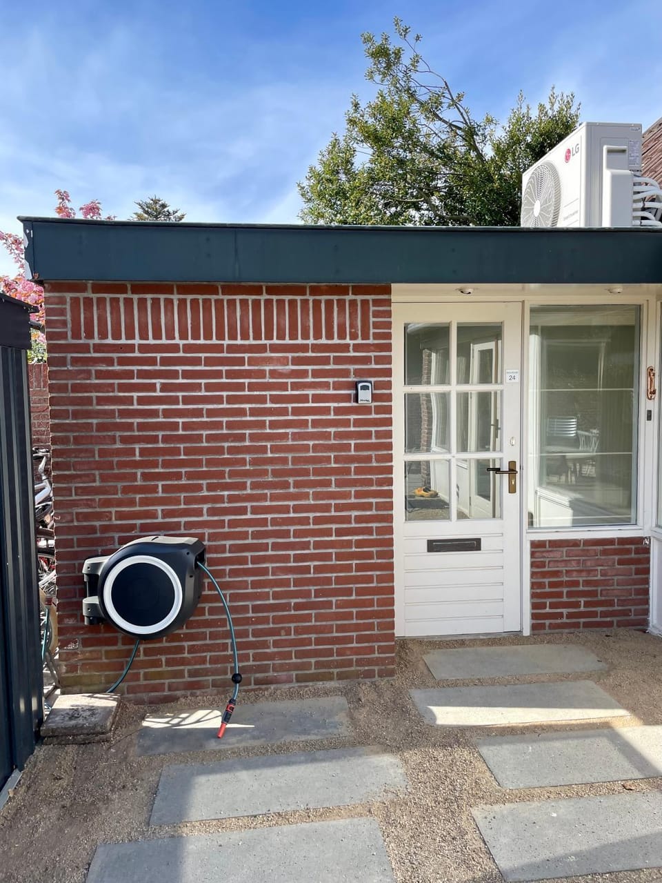 Facade/entrance
