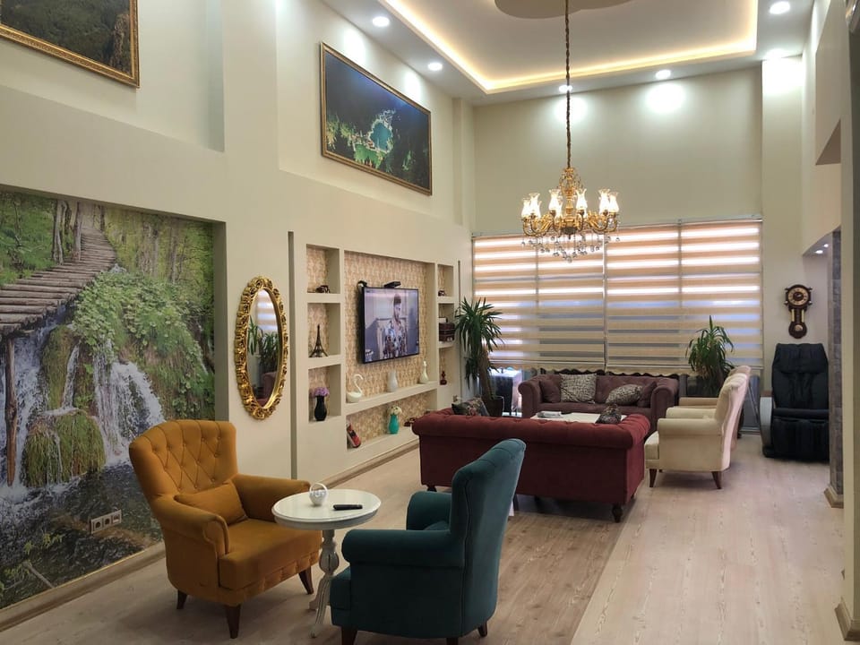 Communal lounge/ TV room