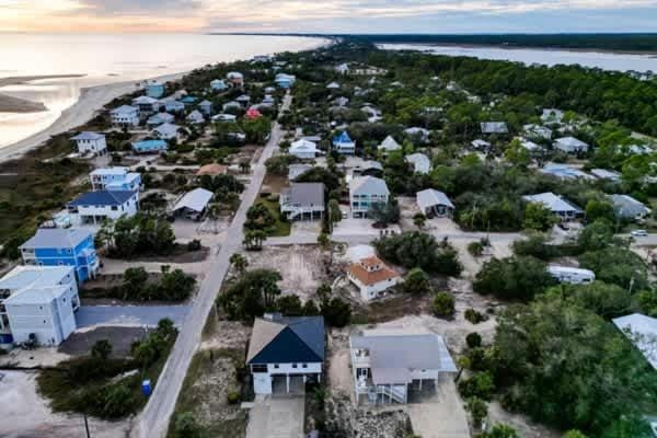 IP Beach House-Indian Pass Family Vacation home -Sleeps 8 Elevator- Pet Friendly-Ice Machine - Southern Coast Vacation Properties House in Florida