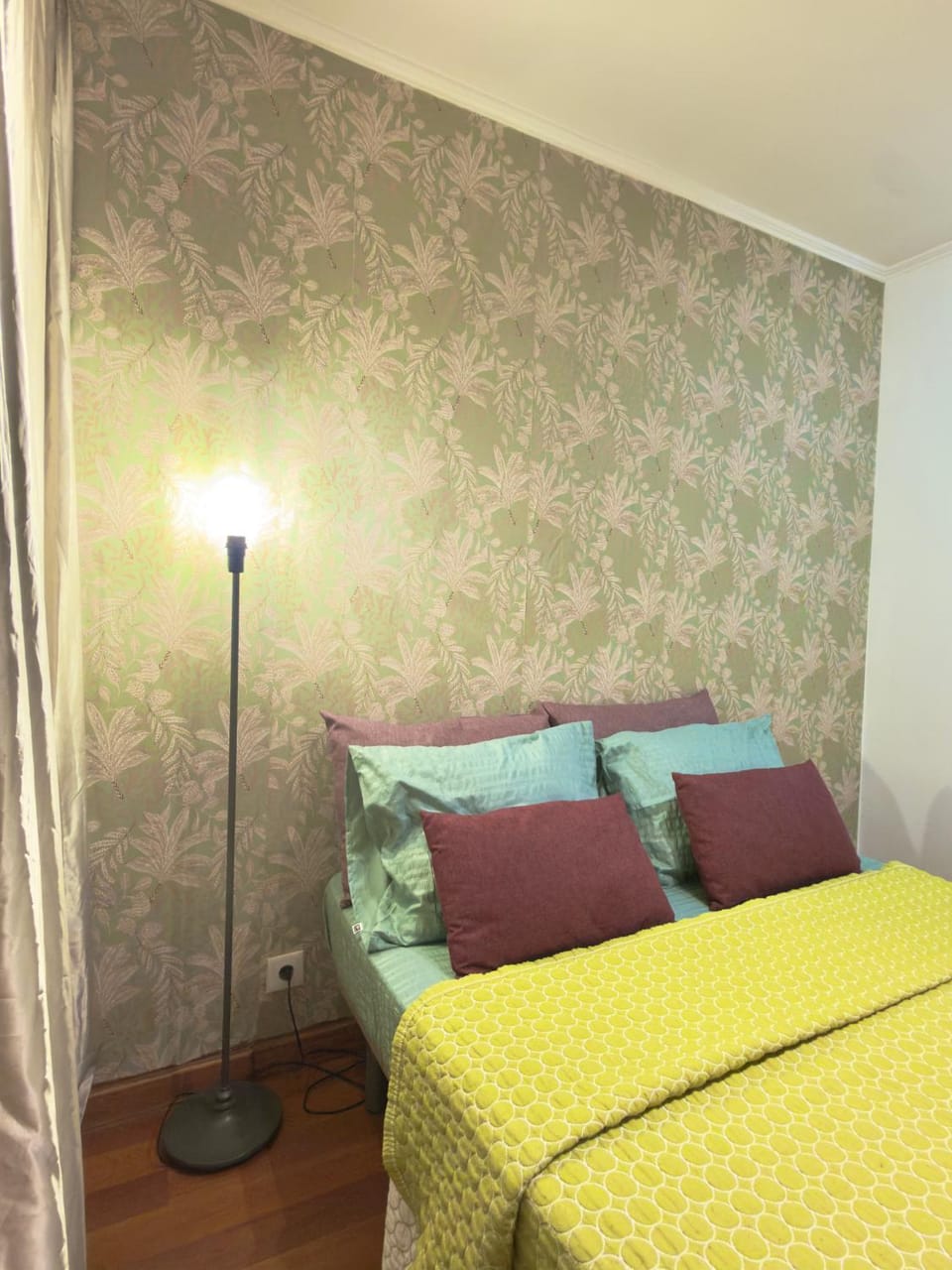Quarto M Santa Catarina Quarto sem janelas Vacation rental in Lisbon