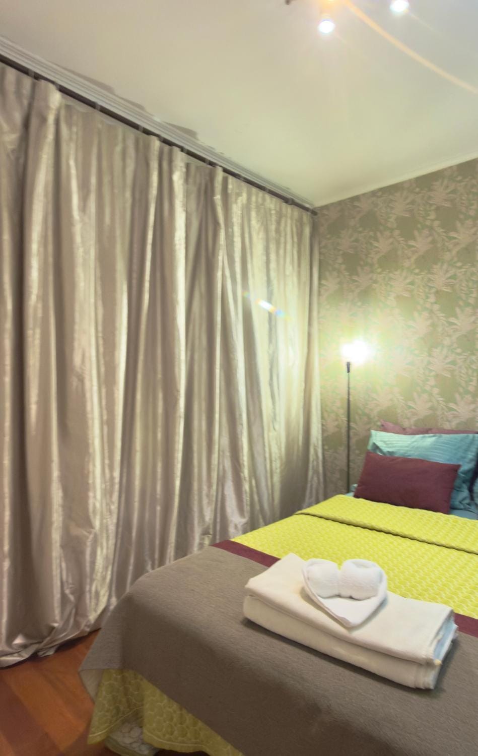 Quarto M Santa Catarina Quarto sem janelas Vacation rental in Lisbon