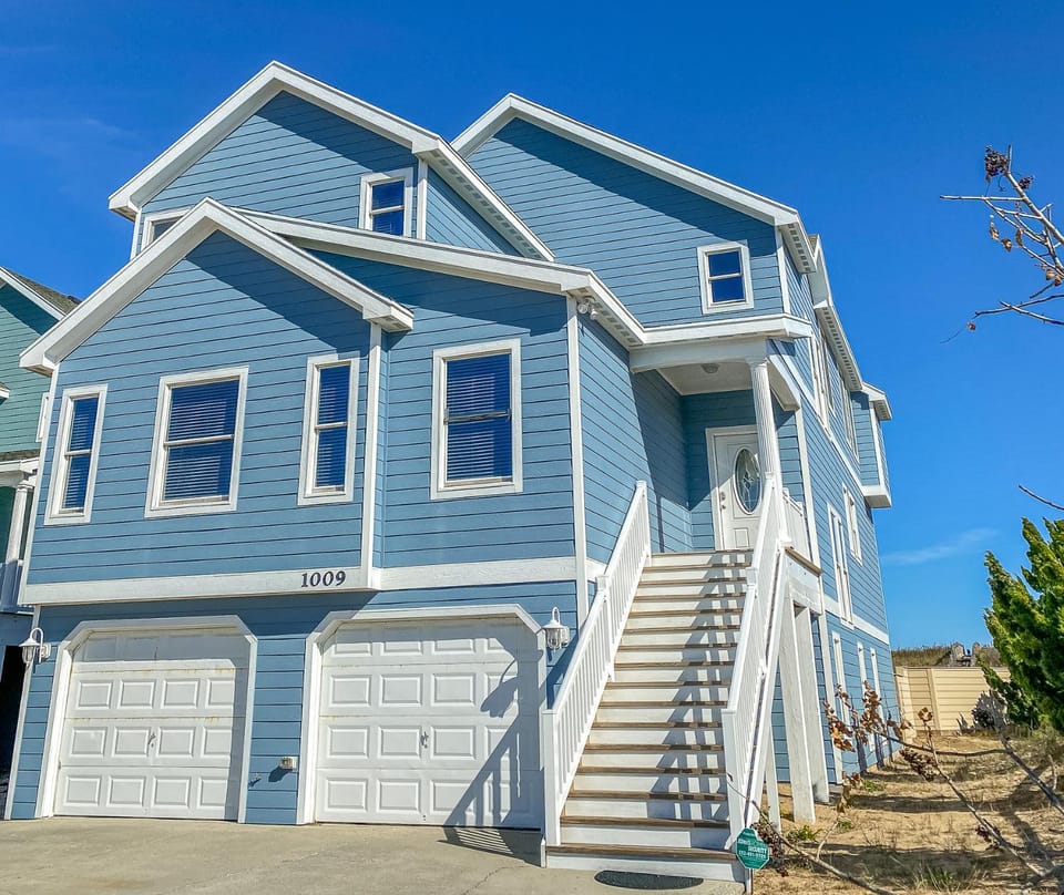 Blue Wave - KDH MP 7.5, Oceanfront, Heated Pool, Hot Tub, Pool Table, Pets OK, Flex Stays House in Kill Devil Hills