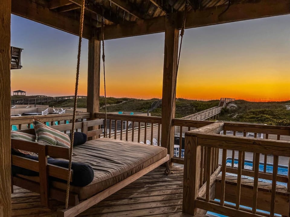 Blue Wave - KDH MP 7.5, Oceanfront, Heated Pool, Hot Tub, Pool Table, Pets OK, Flex Stays House in Kill Devil Hills