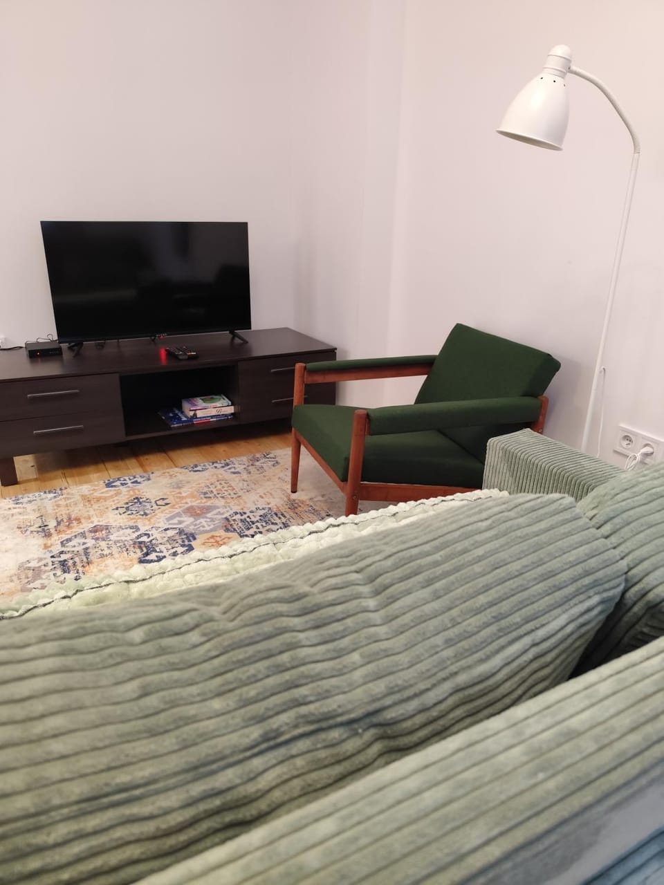 Communal lounge/ TV room, TV and multimedia, Living room, Seating area, Evening entertainment