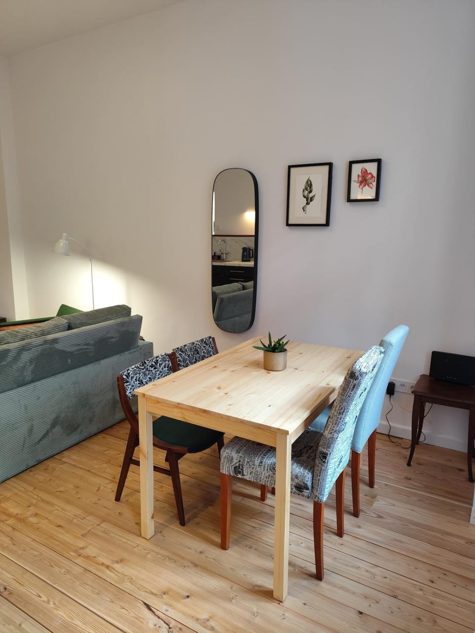 Living room, Dining area