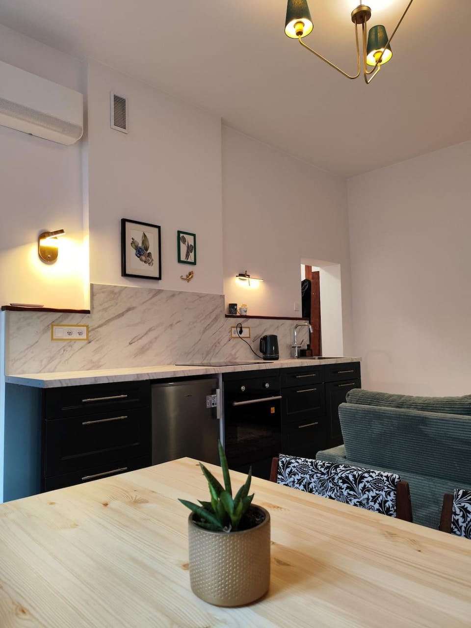 Kitchen or kitchenette, Living room