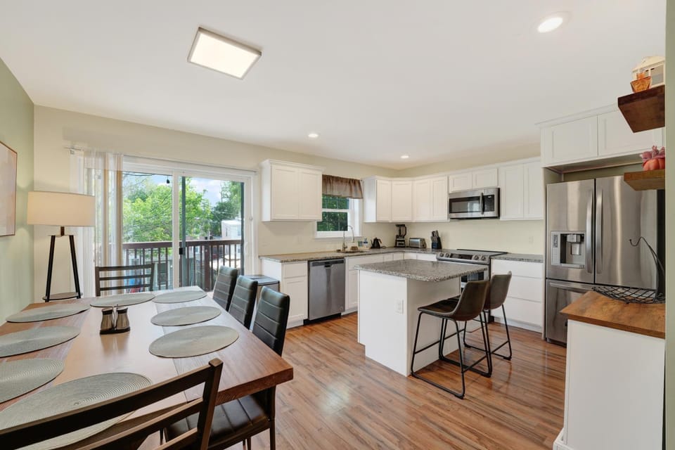 Chic Modern Townhouse 4BR 4B House in Wilmington