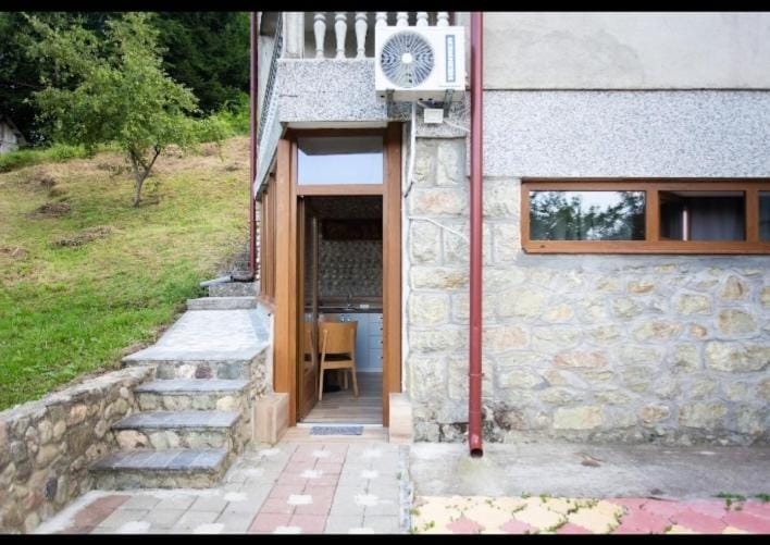 Facade/entrance
