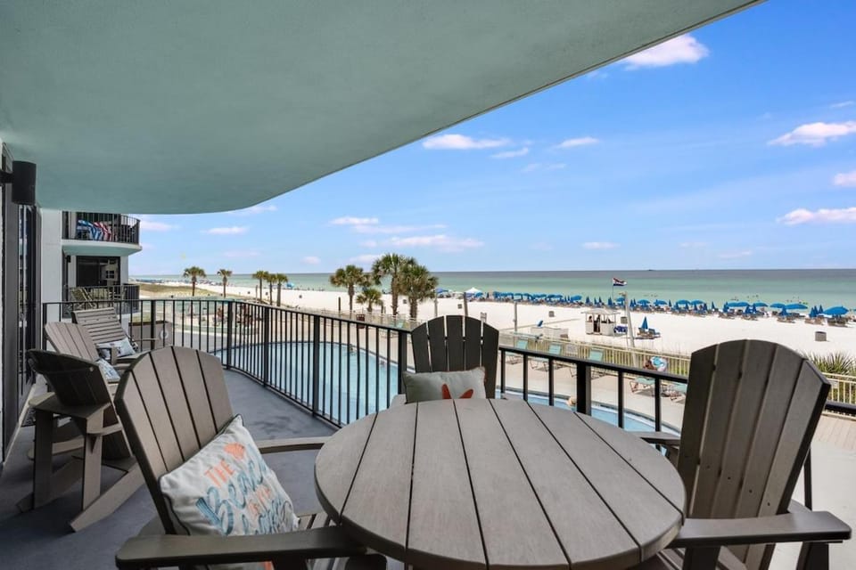 Patio, Day, Natural landscape, View (from property/room), Balcony/Terrace, Seating area, Dining area, Beach, Evening entertainment, Sea view