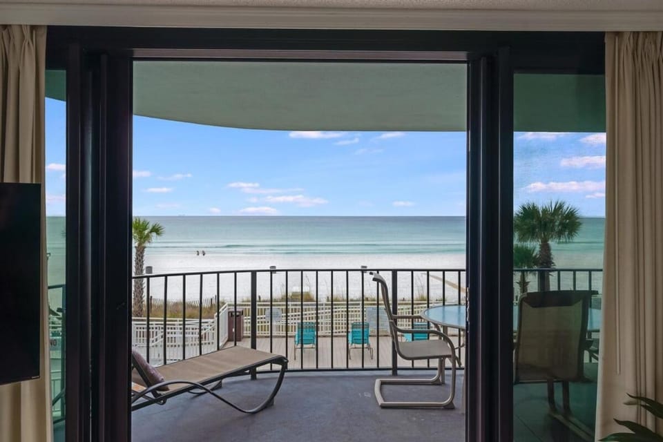 Patio, Day, Natural landscape, View (from property/room), Balcony/Terrace, Beach, Sea view, sunbed