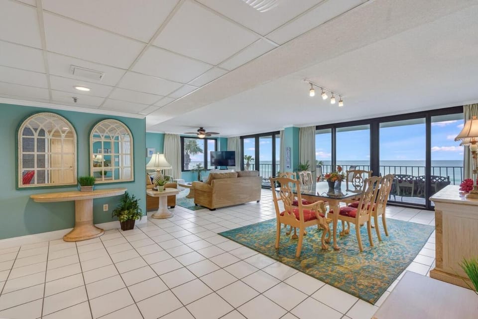 TV and multimedia, Living room, Seating area, Dining area, Sea view