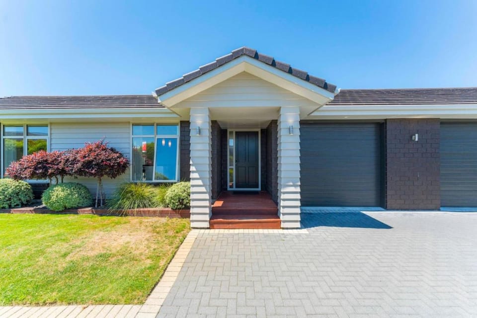 Delight in the Dell - 2 mins to lake House in Taupo