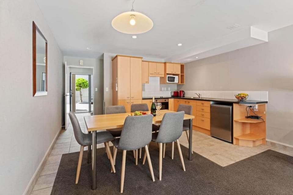 Dining area, kitchen
