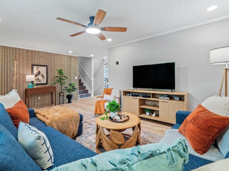 Pool - Hot Tub - Game Room - Remodeled - Sleeps 10 House in Vermilion