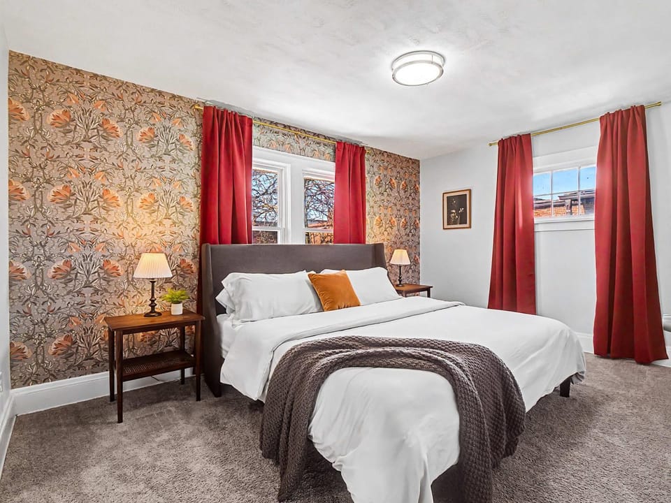 4 Bed 2 Bath Walk to Lakewood Restaurants and Shops House in Lakewood