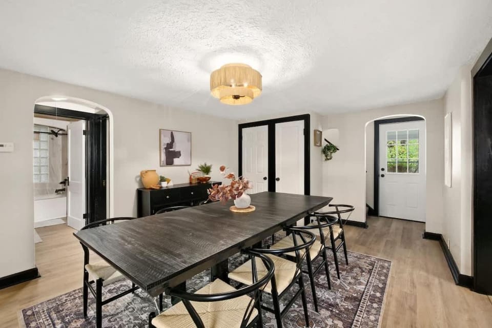 Modernized Historical Home in Downtown Medina with Hot Tub House in Ohio