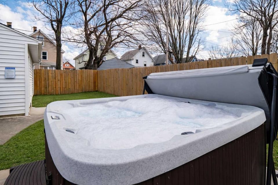 Newly Renovated and Designed Near Downtown House in Cleveland Heights