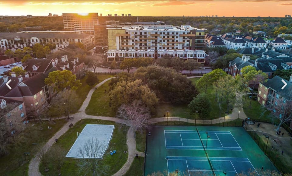 Landing at The Hayworth - 1 Bedroom in Westside Apartment in Harris County