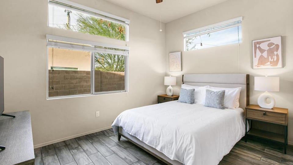 Landing at Oak Meadow - 1 Bedroom in Dallas Apartment in Garland