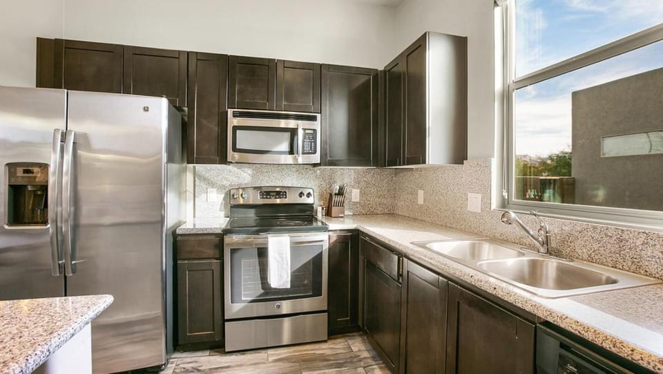 Landing at Oak Meadow - 1 Bedroom in Dallas Apartment in Garland