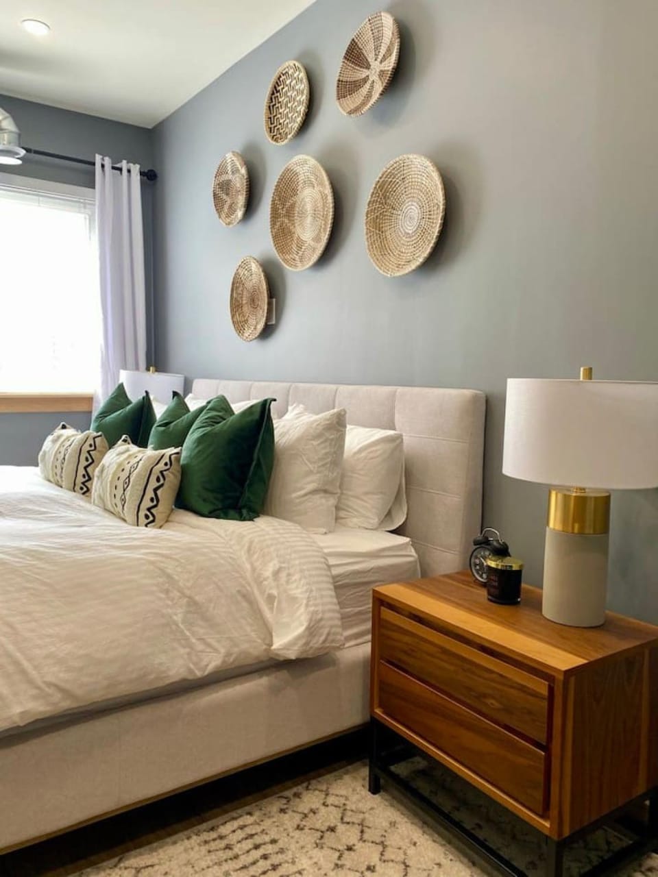 Stylish Modern 2 bedroom house across from Beach House in Hamilton