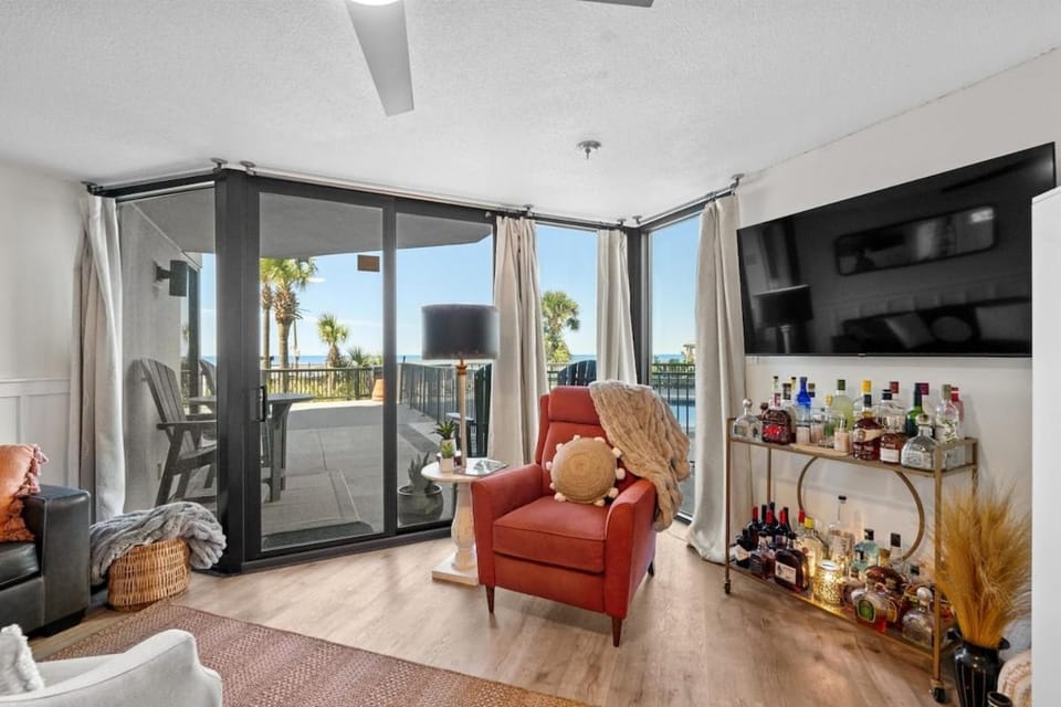Communal lounge/ TV room, Living room, Seating area