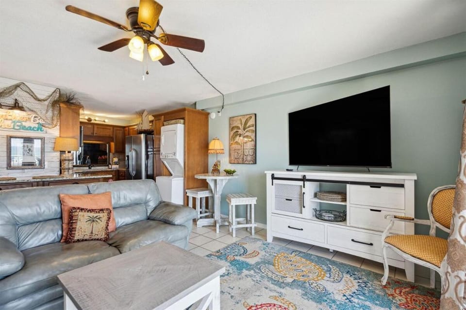 Communal lounge/ TV room, Living room, Seating area