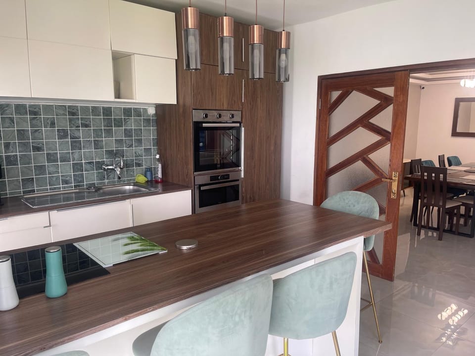 Kitchen or kitchenette, Dining area, stove, toaster
