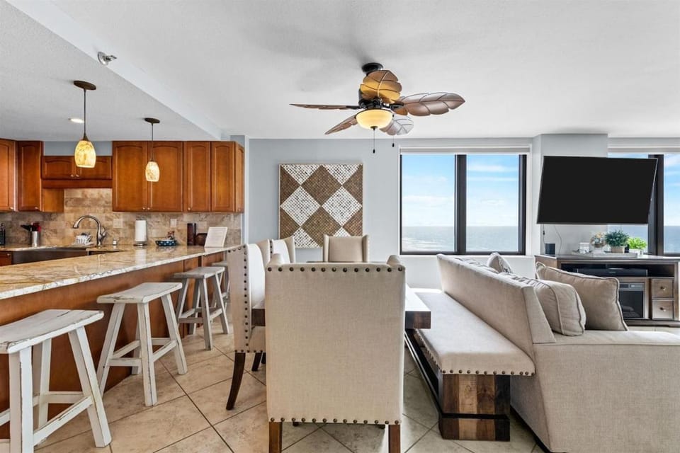 Communal lounge/ TV room, Kitchen or kitchenette, Living room, Seating area, Dining area, minibar