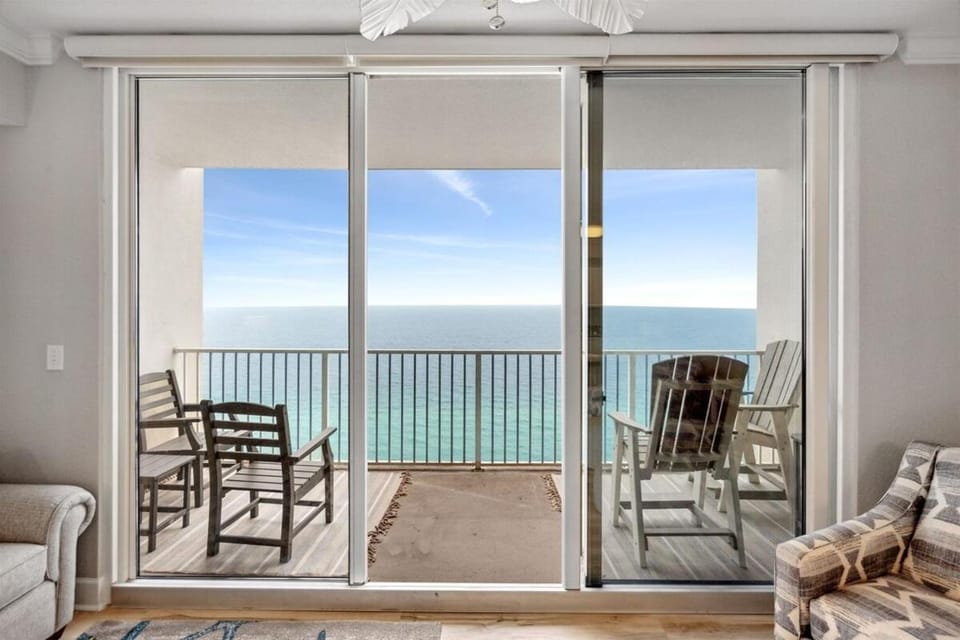 Day, View (from property/room), Balcony/Terrace, Living room, Seating area, Beach, Sea view
