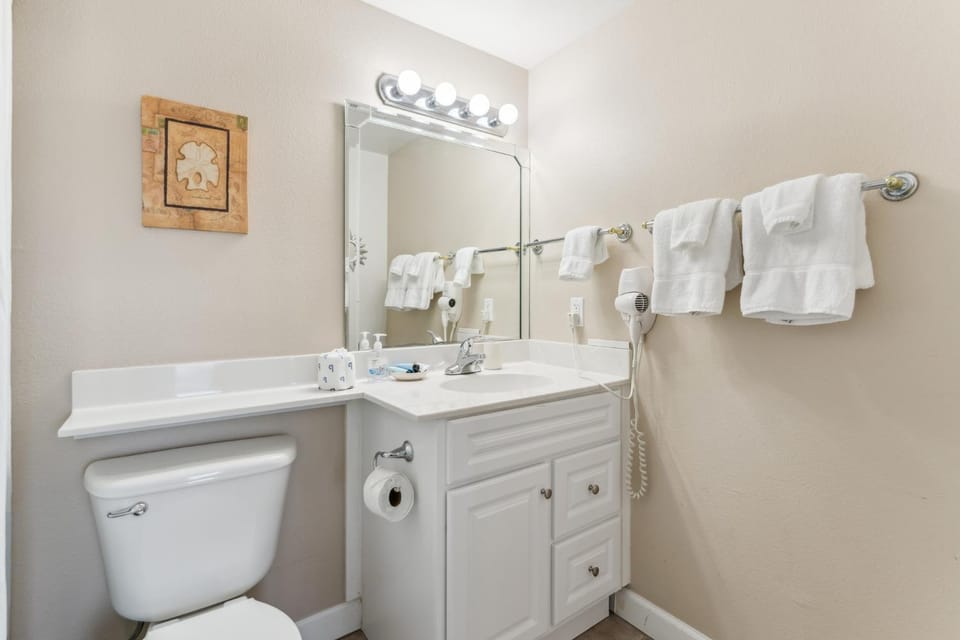 Toilet, Bathroom, towels