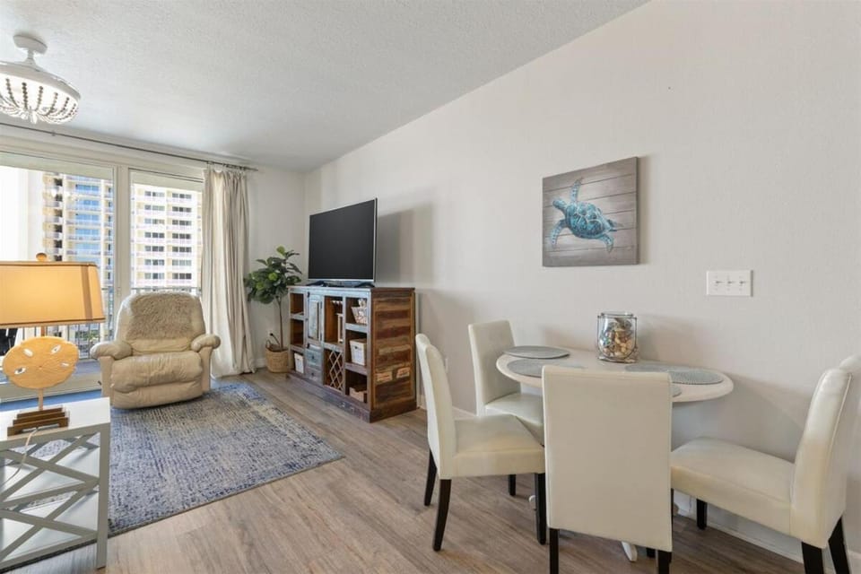 Communal lounge/ TV room, Living room, Seating area, Dining area