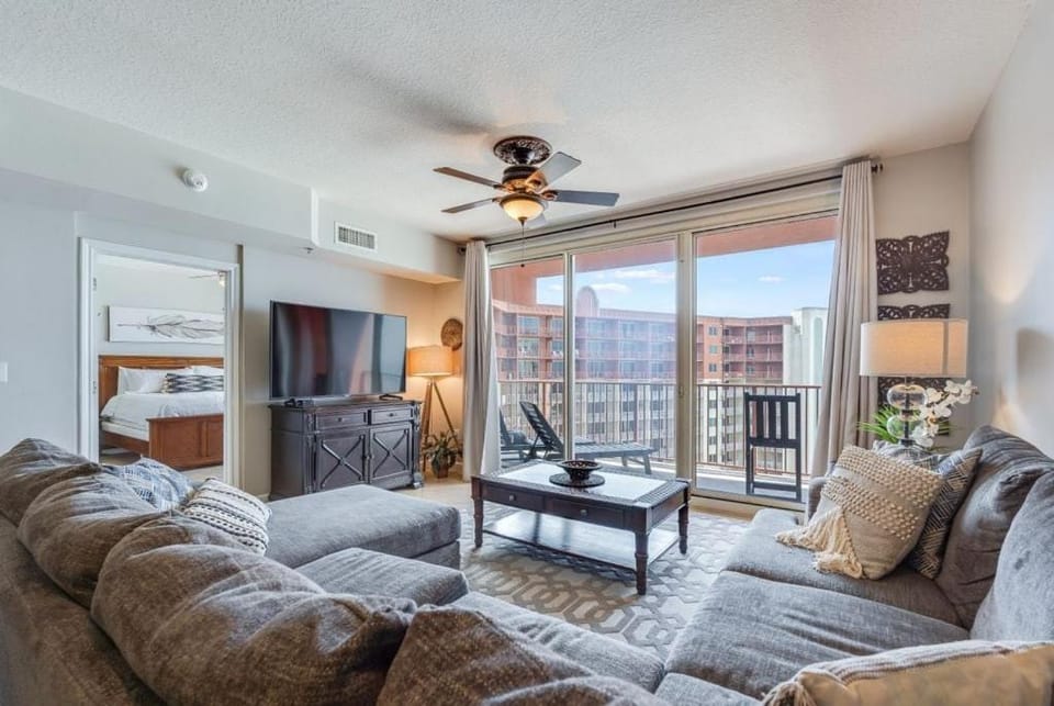 Communal lounge/ TV room, View (from property/room), Balcony/Terrace, Living room, Seating area