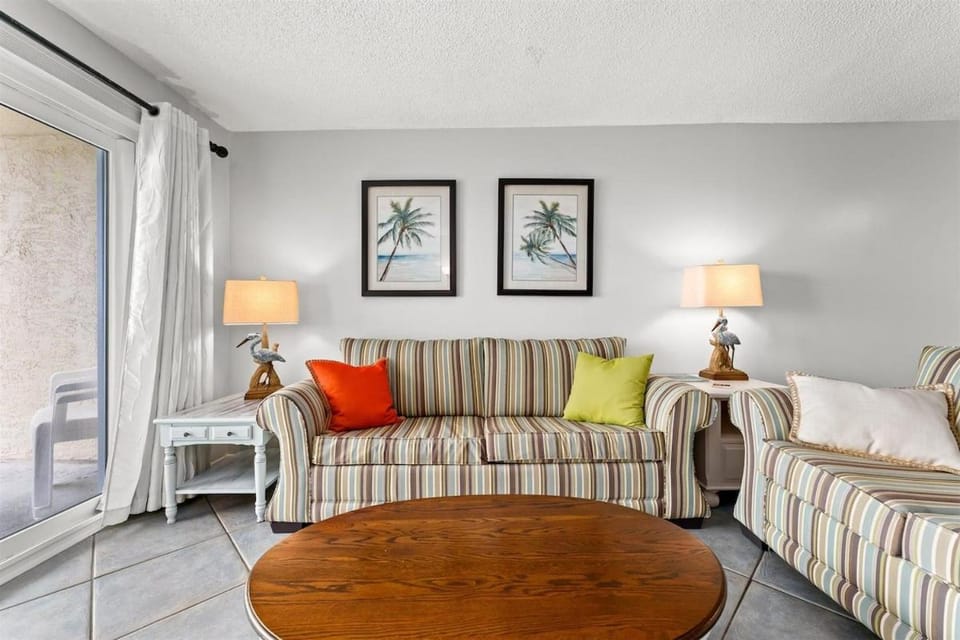Living room, Photo of the whole room, Seating area