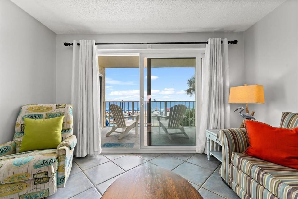 Patio, Natural landscape, View (from property/room), Balcony/Terrace, Living room, Seating area, Sea view
