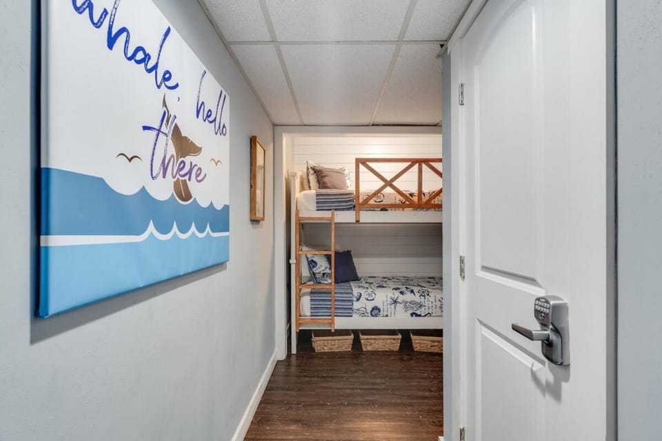 Bed, Photo of the whole room, bunk bed